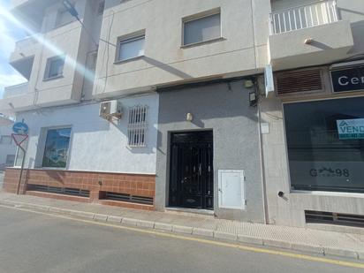 Vista exterior de Casa o xalet en venda en San Pedro del Pinatar amb Aire condicionat, Terrassa i Balcó