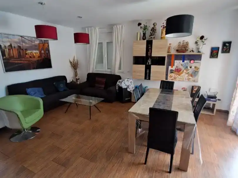 Sala d'estar de Casa adosada en venda en Vidreres amb Piscina i Balcó