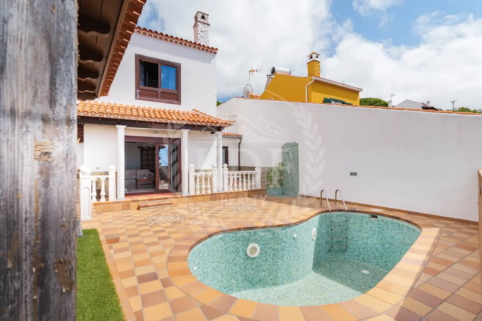 Vista exterior de Casa o xalet en venda en Tacoronte amb Jardí privat, Terrassa i Piscina