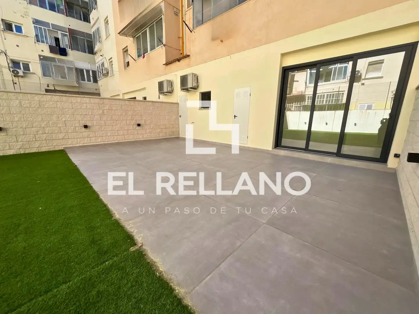 Terraza de Piso en venta en Badalona con Aire acondicionado, Calefacción y Jardín privado