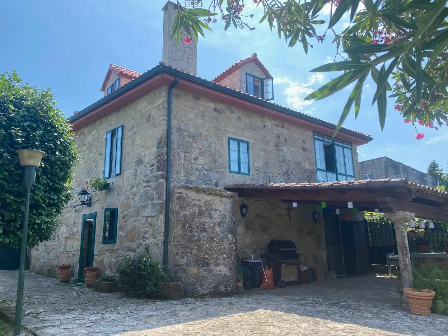 Vista exterior de Casa adosada en venta en Brión con Calefacción, Jardín privado y Terraza