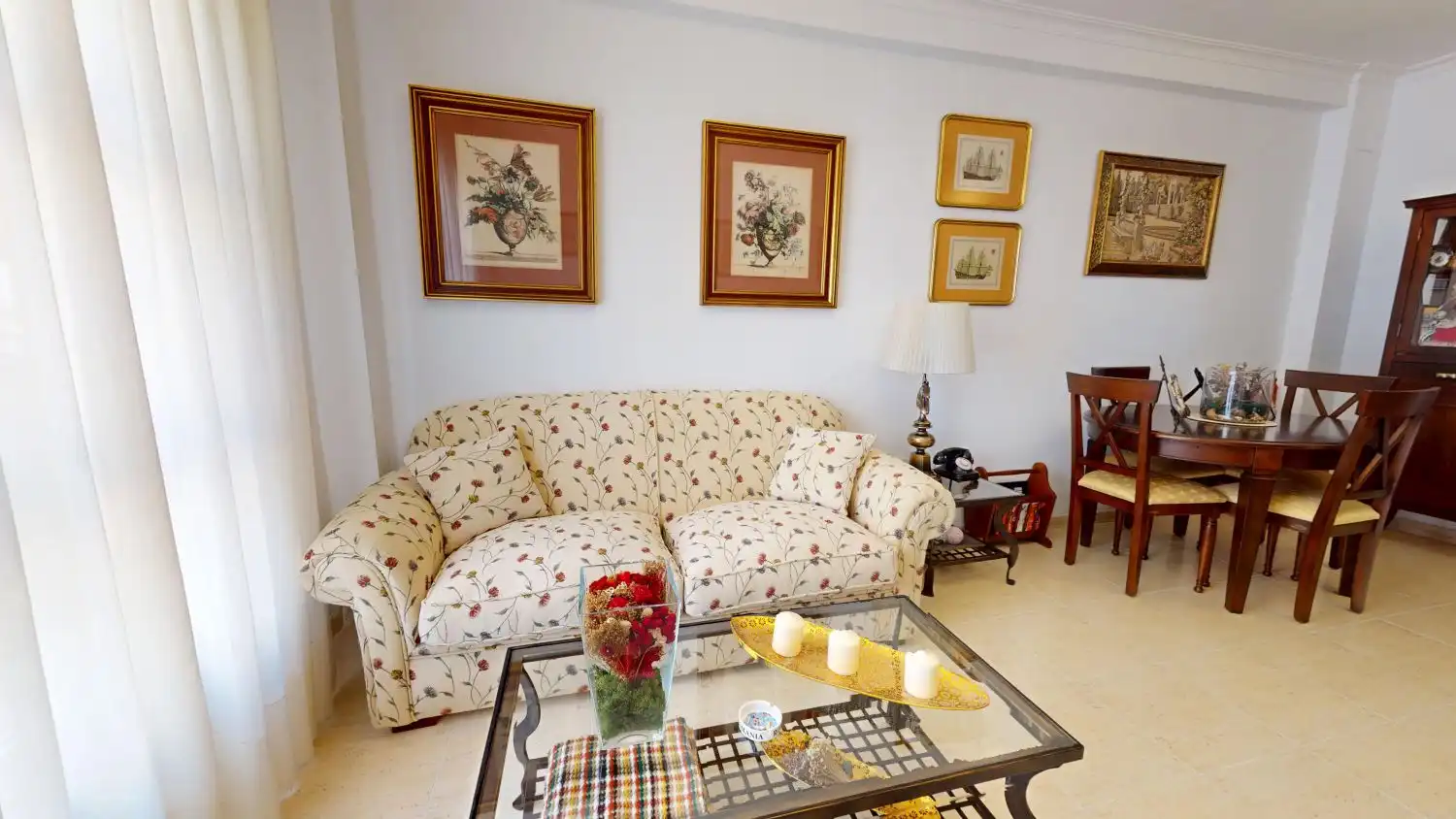Sala d'estar de Casa o xalet en venda en Alcalá de Guadaira amb Aire condicionat i Terrassa