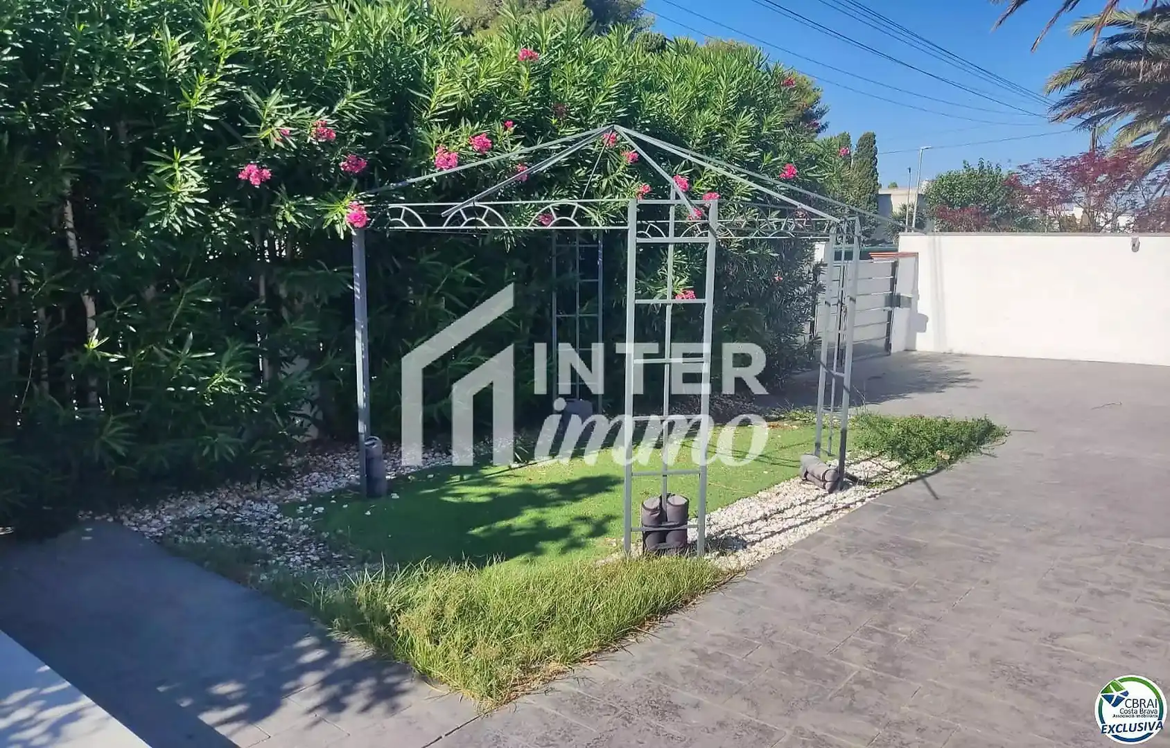Casa amb piscina en venda a Calle Peni 62A