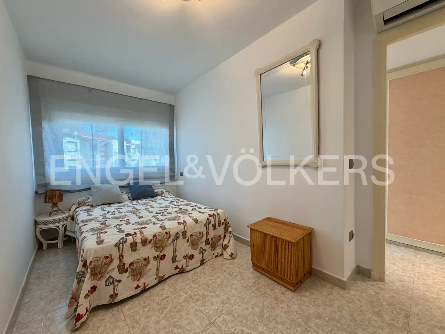 Schlafzimmer von Dachboden zum Verkauf in Salou mit Klimaanlage, Heizung und Terrasse