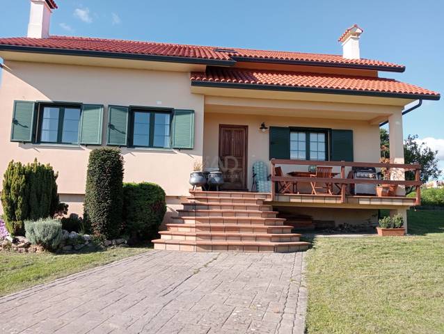 Casa-chalet en Venta en Ares