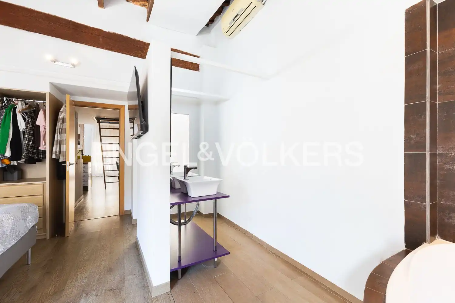 Außenansicht von Wohnung zum Verkauf in Valencia mit Klimaanlage, Heizung und Balkon