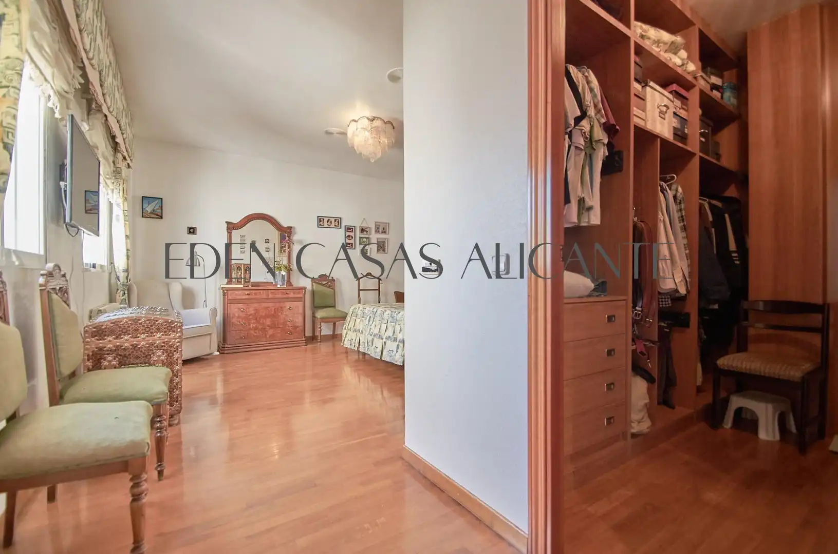 Dormitori de Casa adosada en venda en San Vicente del Raspeig / Sant Vicent del Raspeig amb Aire condicionat, Jardí privat i Parquet