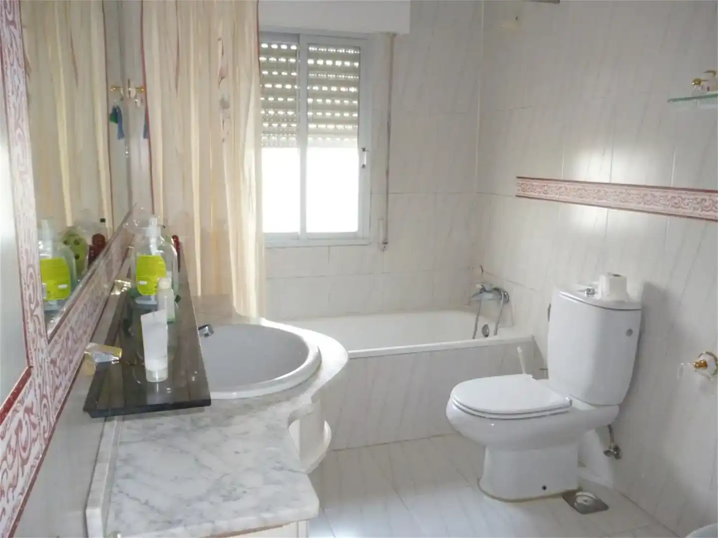 Bathroom of Houses for sale in Fuensalida  with Terrace, Swimming Pool and Balcony