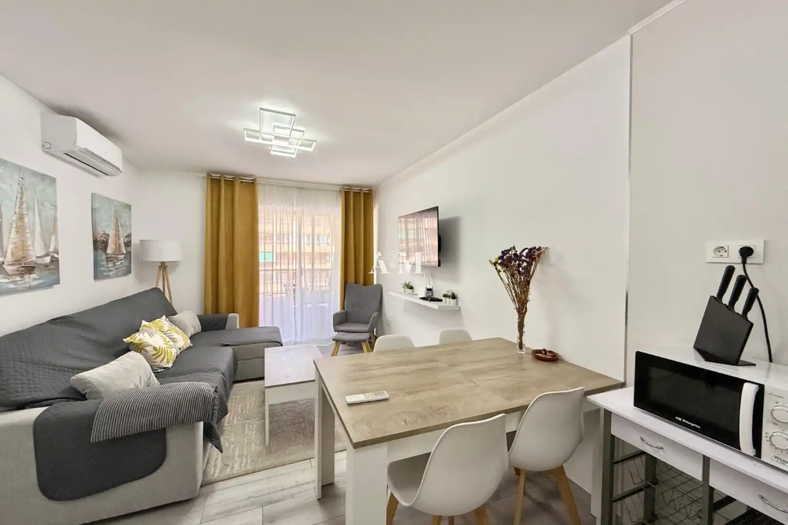 Sala d'estar de Apartament de lloguer en Torrevieja amb Aire condicionat, Calefacció i Moblat