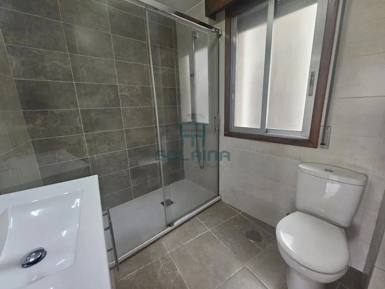 Badezimmer von Wohnung zur Miete in Ourense Capital  mit Heizung, Parkett und Abstellraum