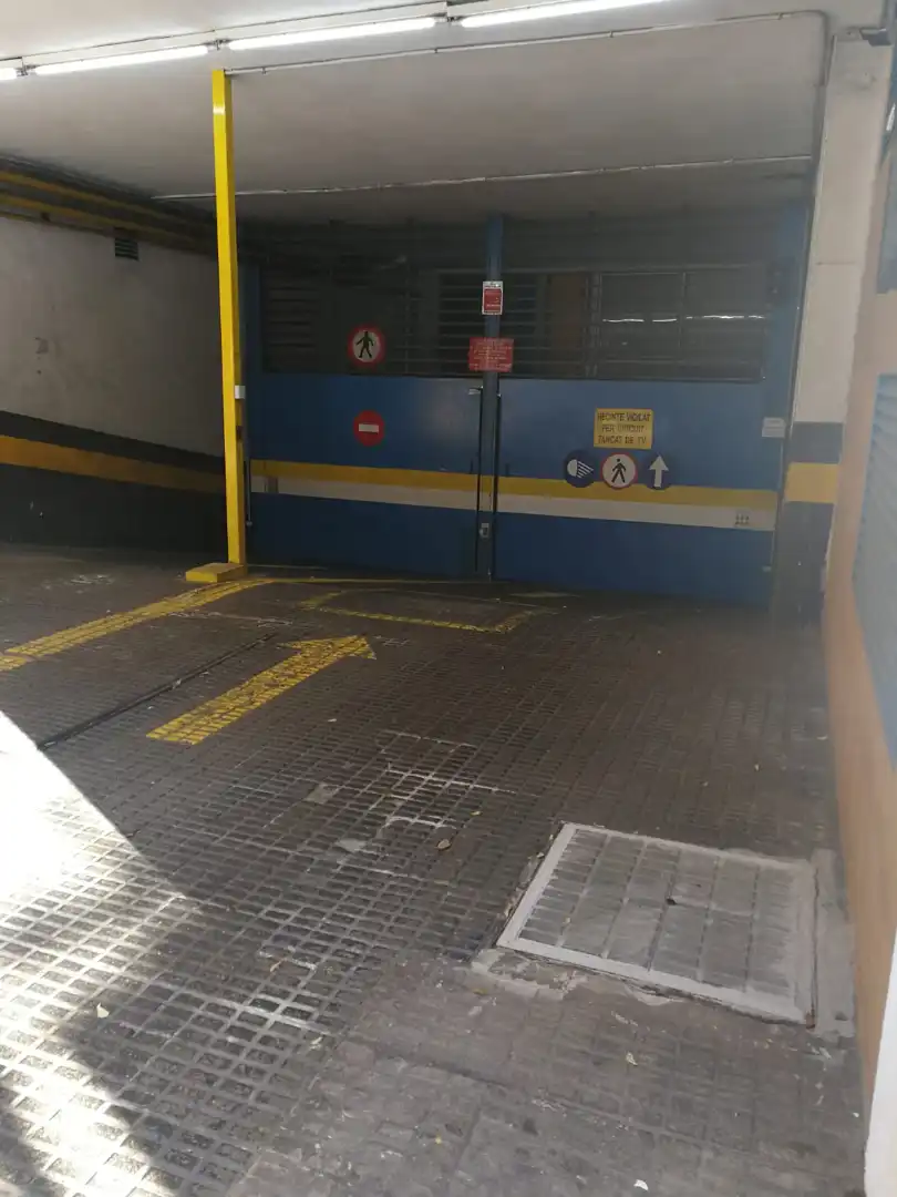 Parcheggio con ascensore in vendita a Carrer de Rocafort 112, imagen 3