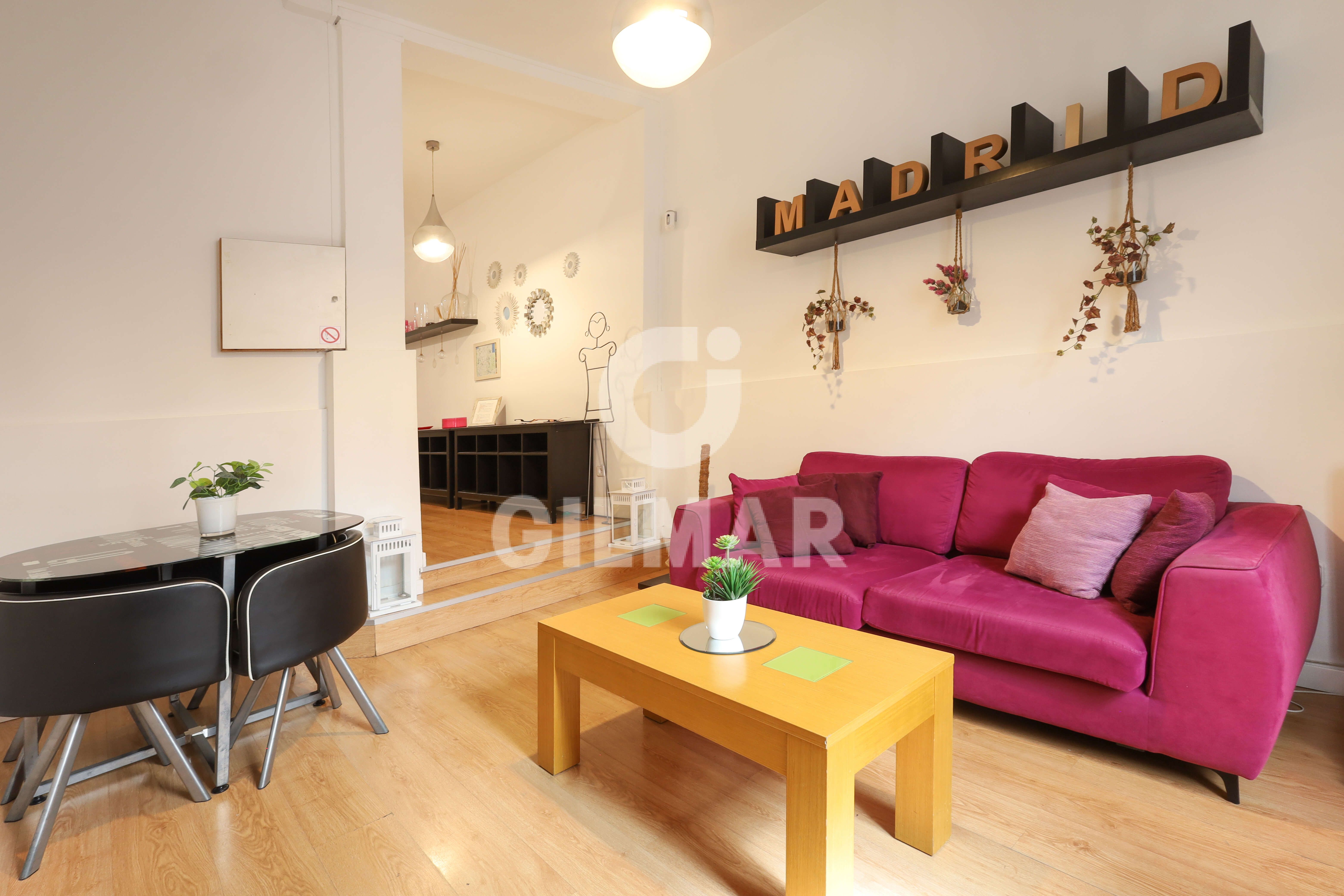 Sala d'estar de Pis en venda en  Madrid Capital