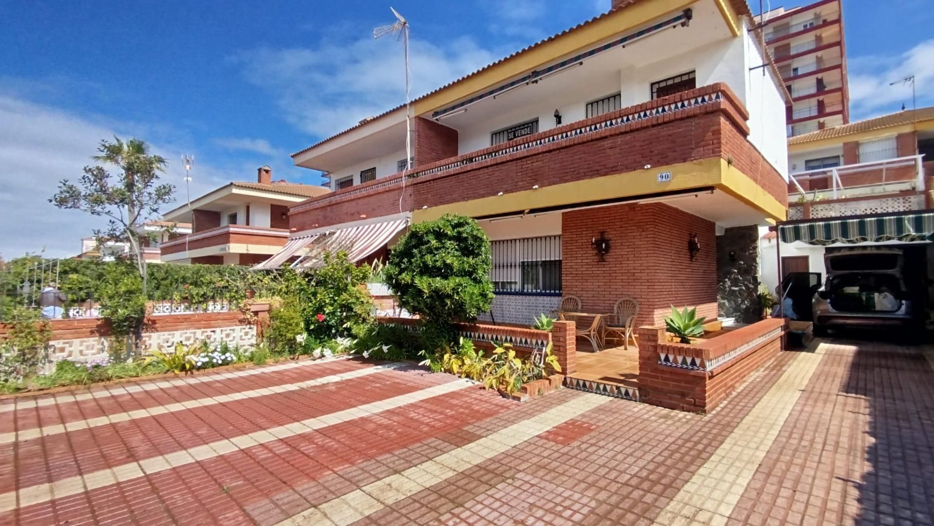 Exterior view of House or chalet for sale in Punta Umbría  with Terrace, Storage room and Balcony