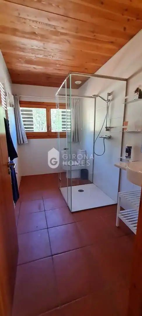 Bathroom of Country homes for rent in Girona  with Air Conditioner, Heating and Private garden