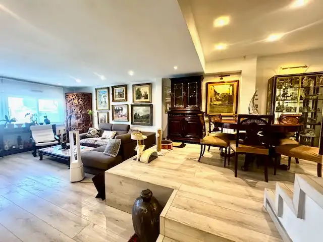 Sala de estar de Casa adosada en venta en Sant Cugat del Vallès con Aire acondicionado, Calefacción y Parquet