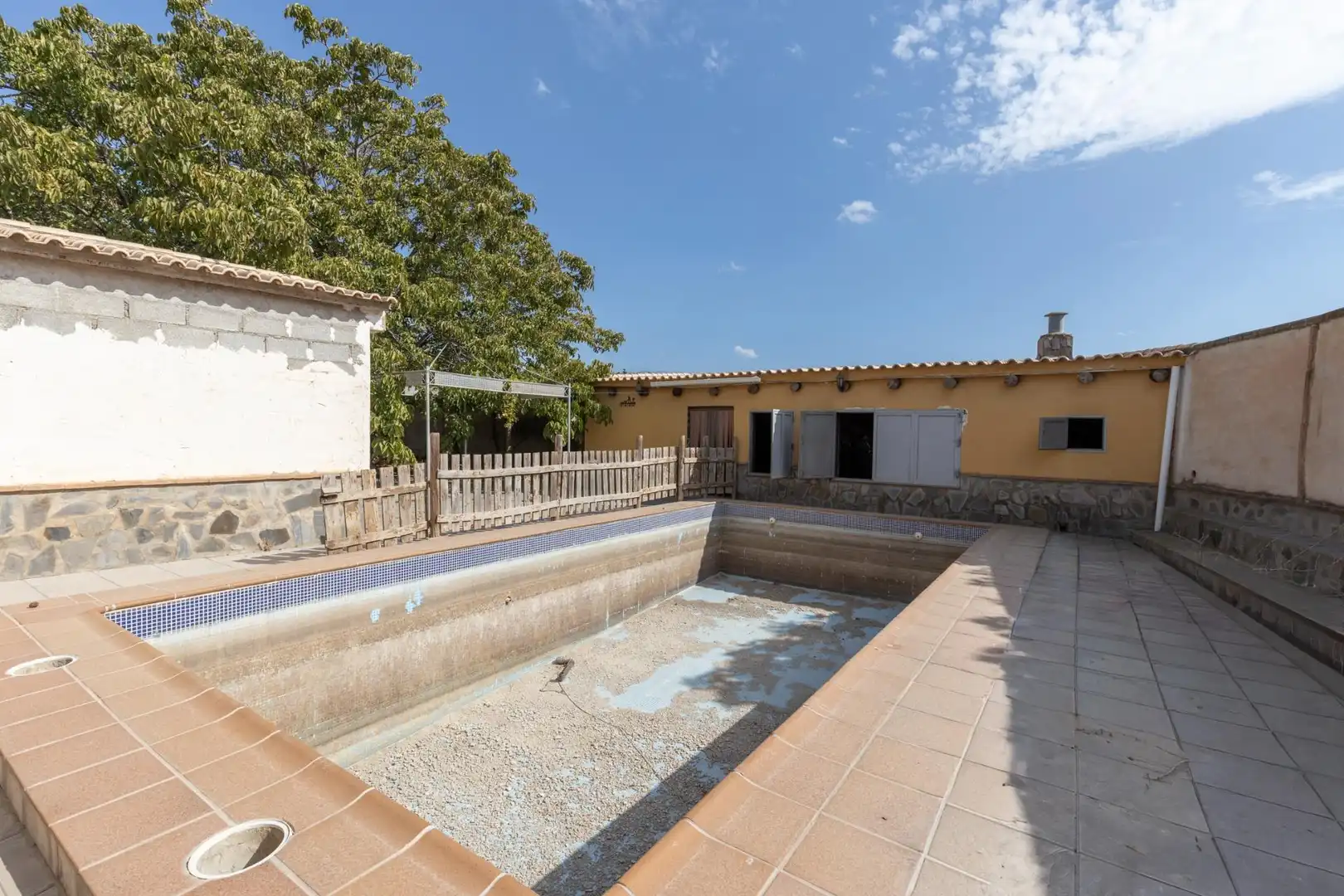 Country homes for sale in Polideportivo