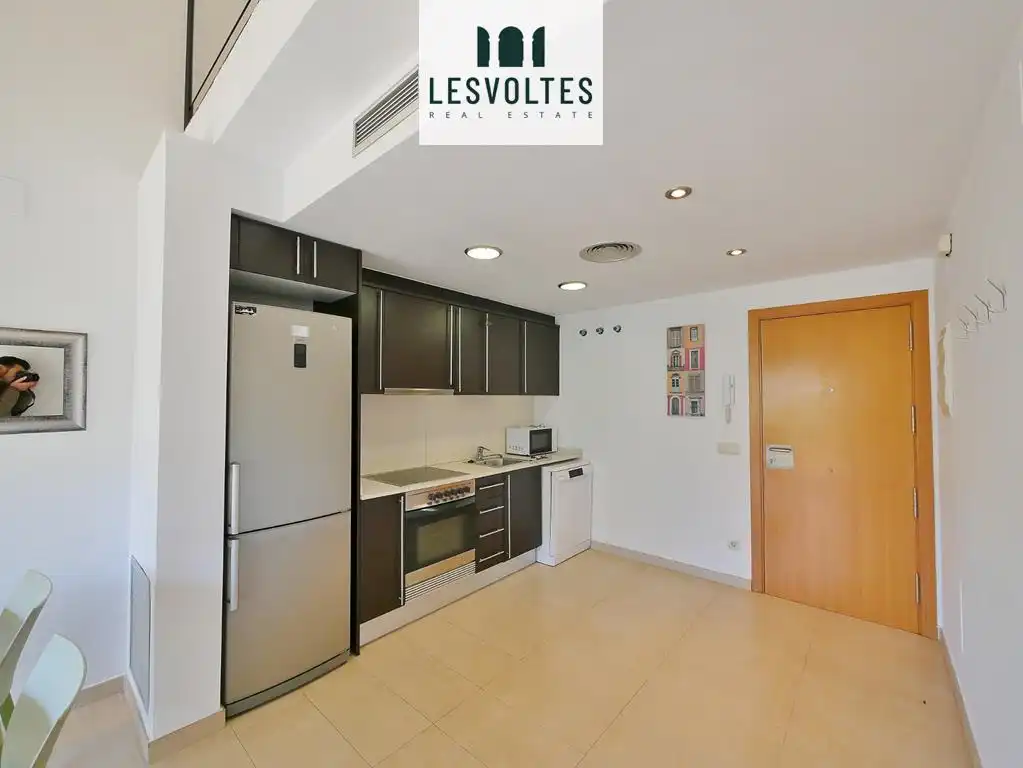 Cocina de Piso en venta en La Bisbal d'Empordà con Calefacción, Terraza y Amueblado