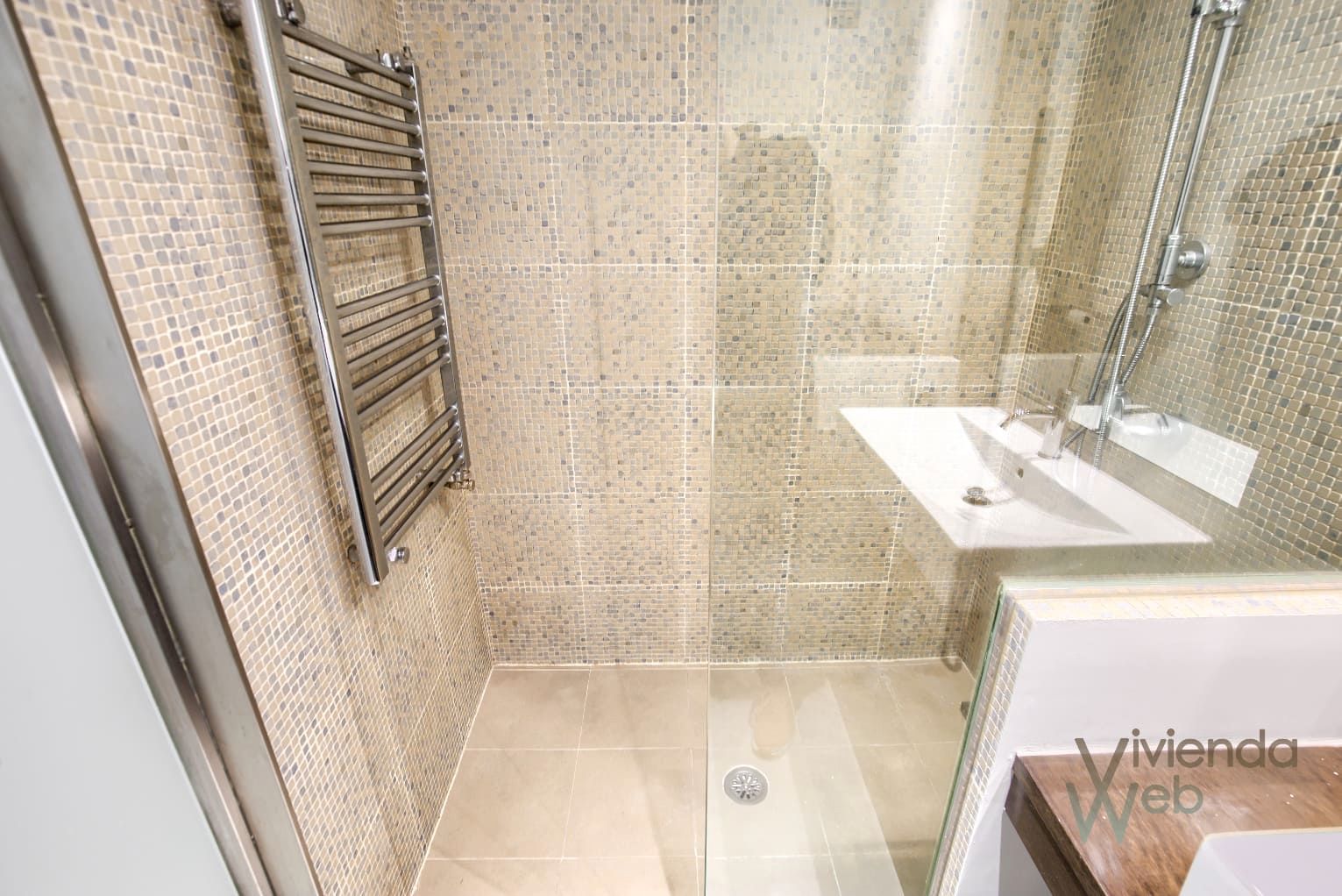 Bany de Pis de lloguer en  Madrid Capital amb Aire condicionat, Calefacció i Moblat