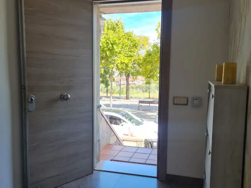 Terraced house with garden for sale in Ave Gerona 48, imagen 3