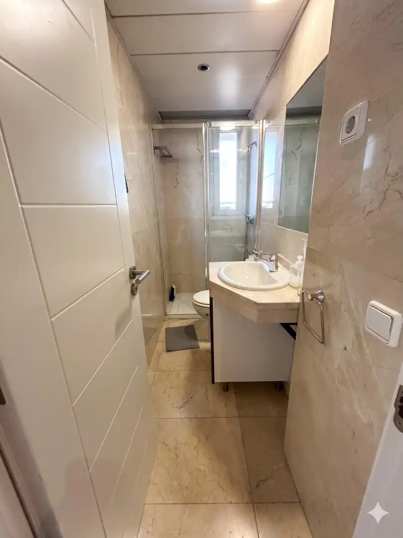 Baño de Piso para compartir en Madrid con Aire acondicionado, Calefacción y Jardín privado