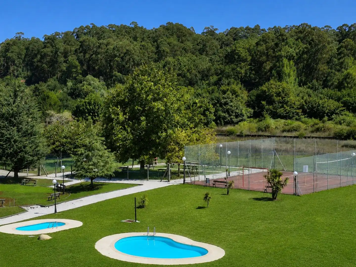 Schwimmbecken von Wohnung zur Miete in Boiro mit Terrasse und Balkon