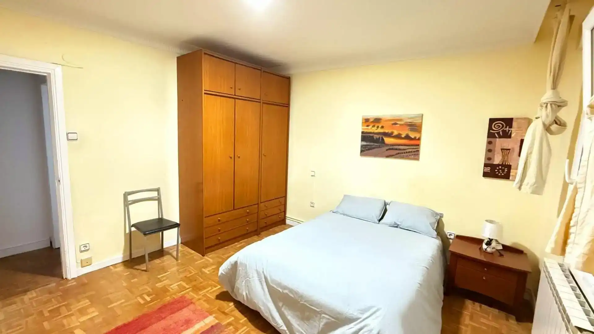 Dormitori de Pis per a compartir en  Pamplona / Iruña amb Parquet, Moblat i Forn