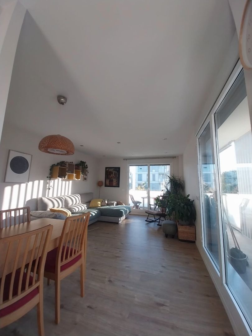 Living room of Flat for sale in Girona Capital  with Air Conditioner, Heating and Parquet flooring