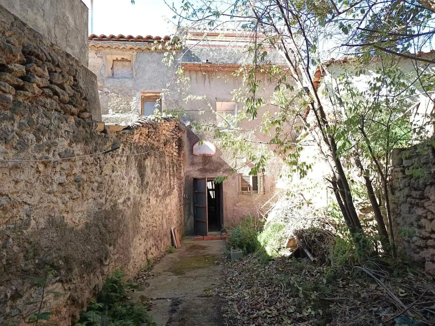 Country house zum Verkauf in Barbuñales mit Privatgarten und Terrasse