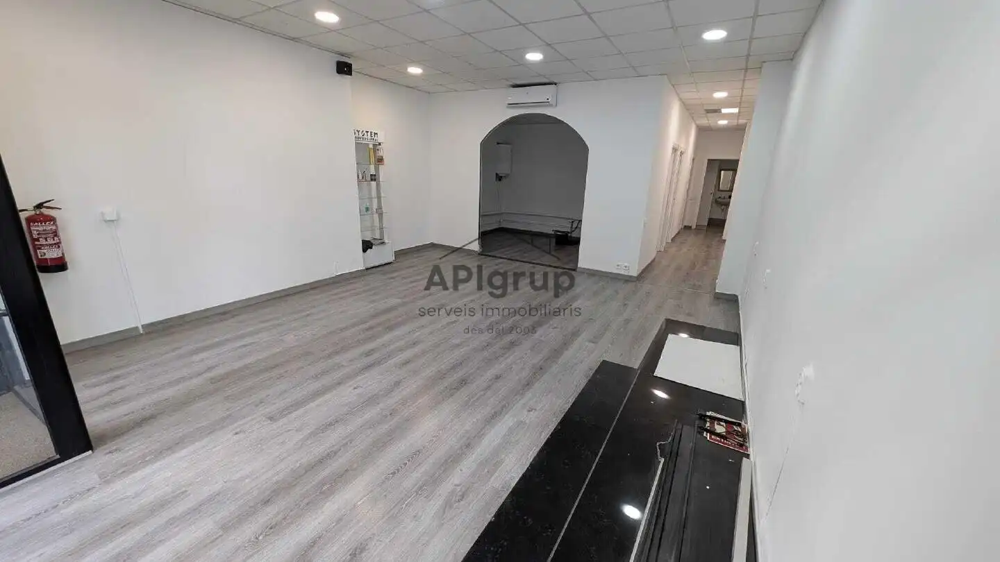 Locale commerciale in vendita a Centre - Sant Oleguer