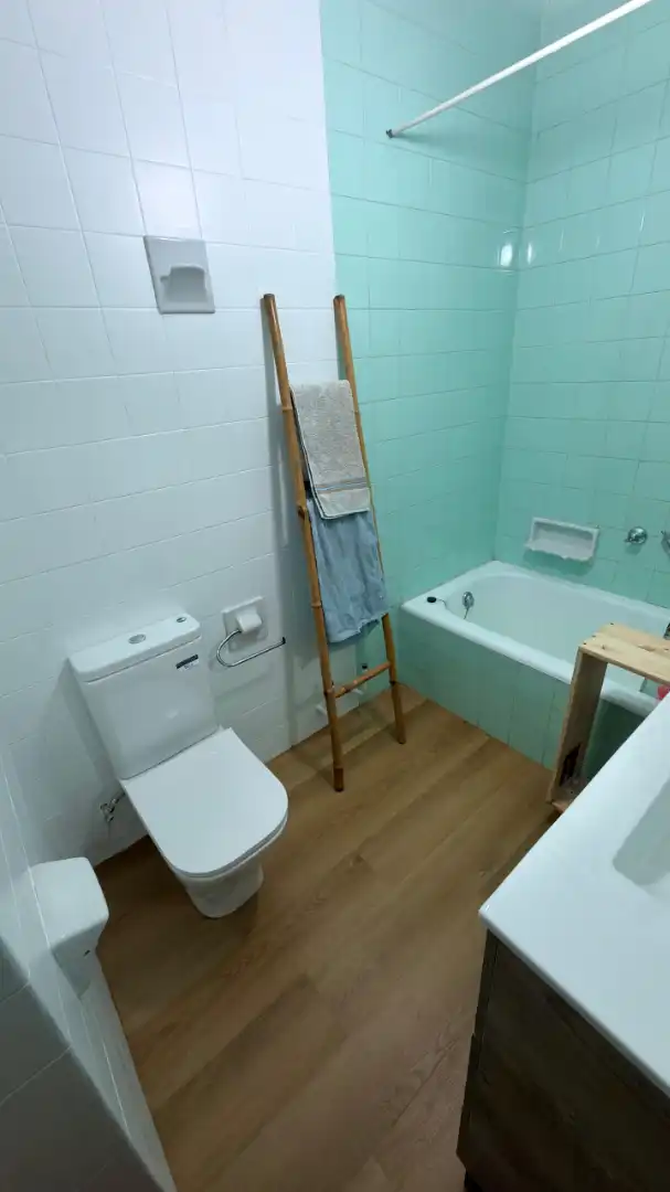 Bathroom of Flat for rent in Monforte de Lemos  with Heating, Furnished and Oven
