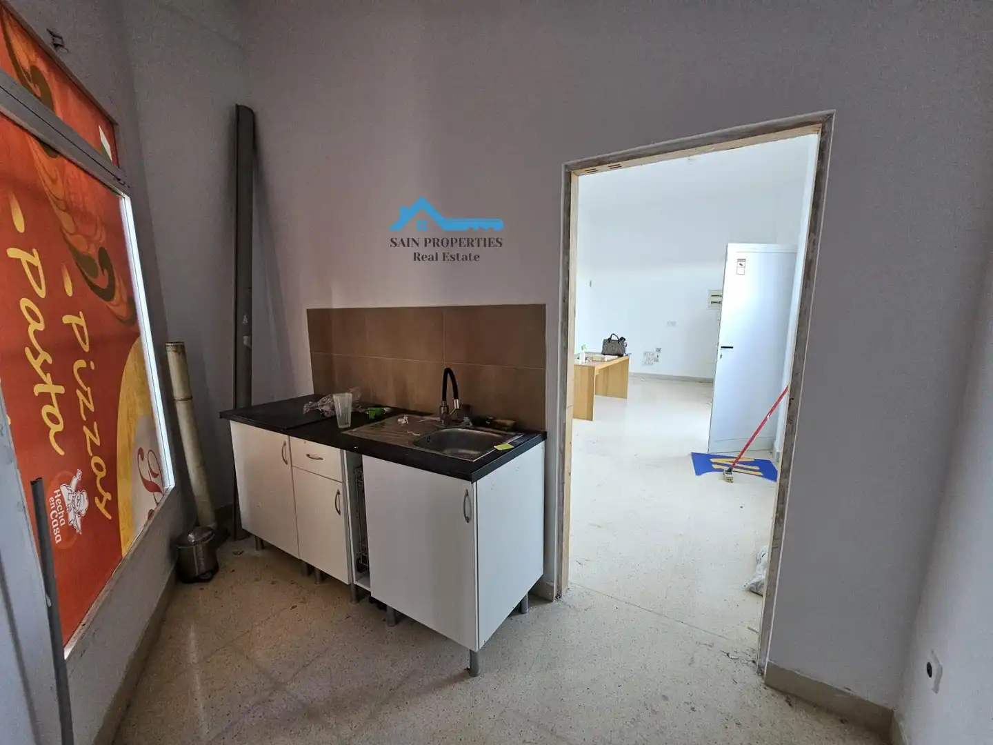 Cocina de Local en venta en La Nucia con Terraza