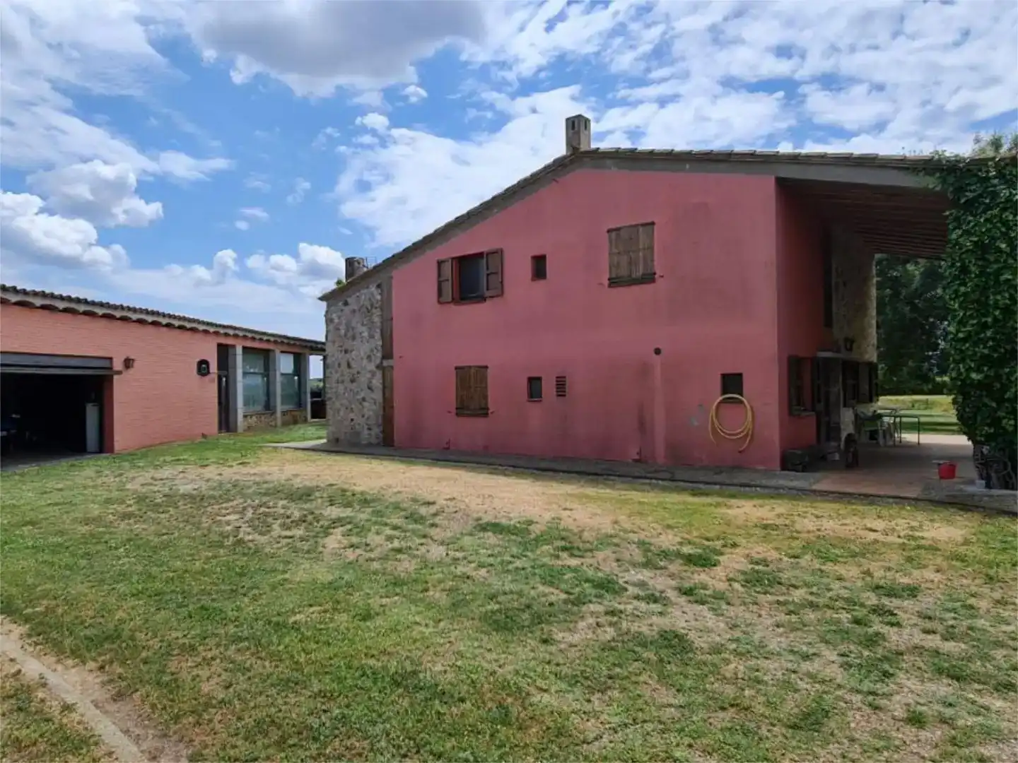 Vista exterior de Finca rústica en venda en Cassà de la Selva amb Balcó