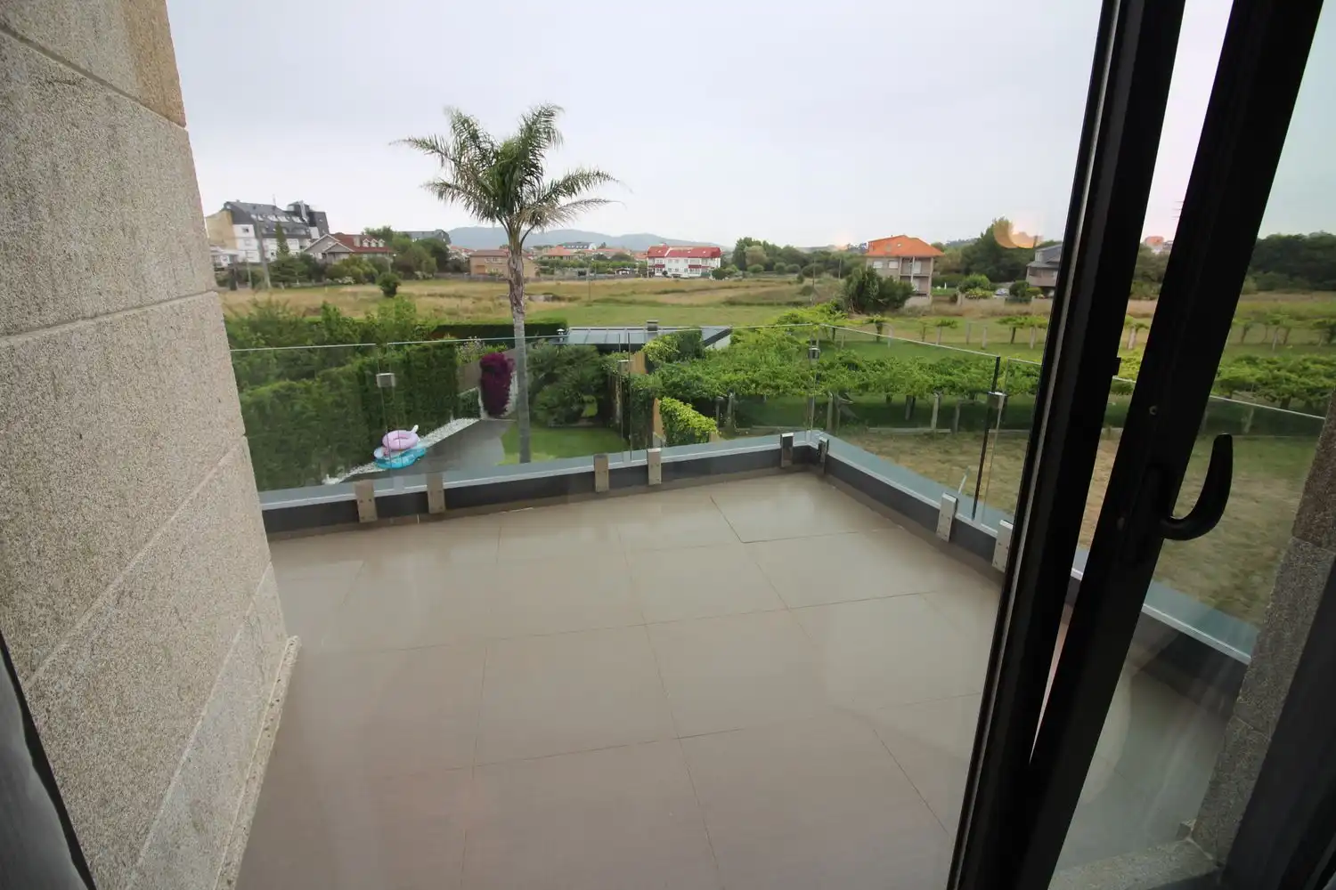 Terrassa de Casa o xalet en venda en Sanxenxo amb Calefacció, Jardí privat i Parquet