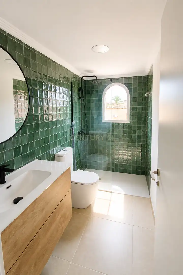 Badezimmer von Wohnungen zum Verkauf in Dénia mit Klimaanlage, Ofen und Waschmaschine