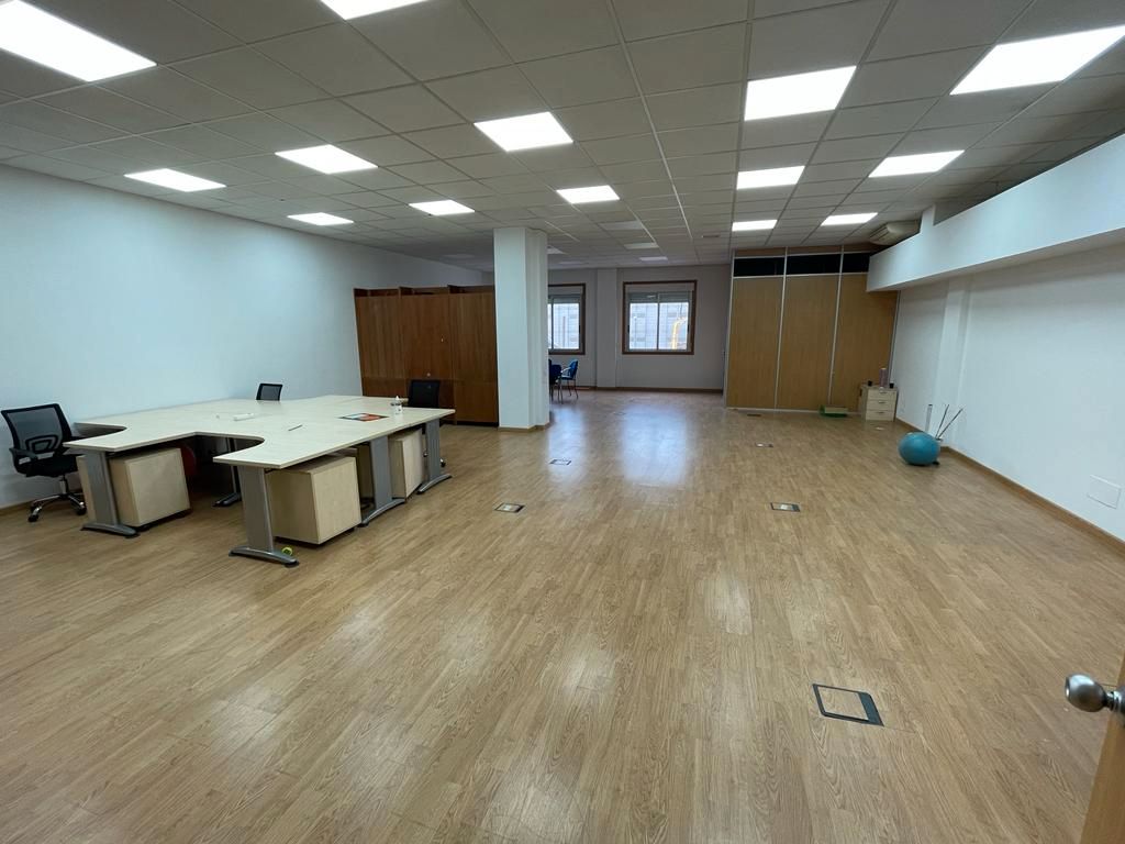 Fabrikhallen zur Miete in Vigo 