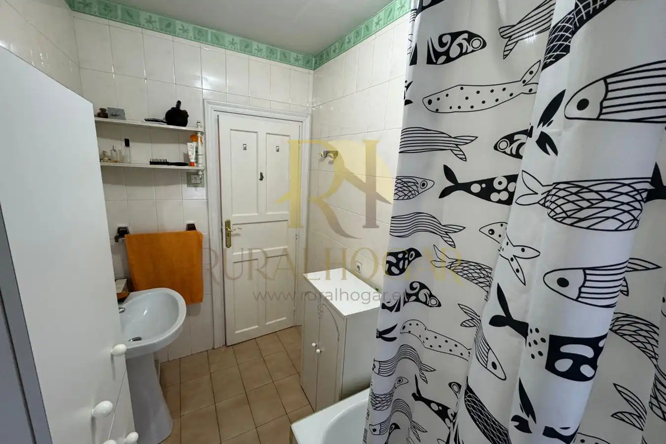 Bathroom of Houses for sale in León Capital   with Heating, Private garden and Parquet flooring
