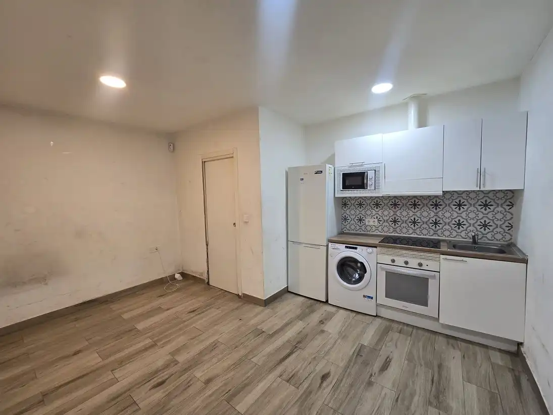 Cocina de Estudio en venta en Madrid con Horno y Lavadora