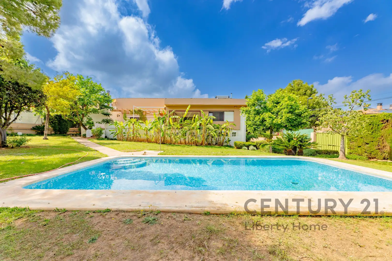 Vista exterior de Casa o chalet en venta en Torrent con Aire acondicionado, Jardín privado y Piscina