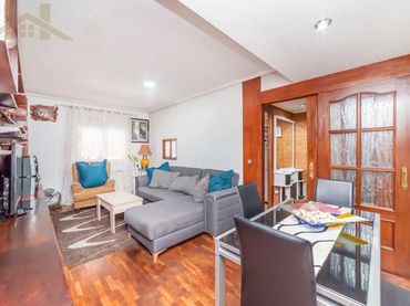 Piso con balcón en venta en Calle de Pío XII