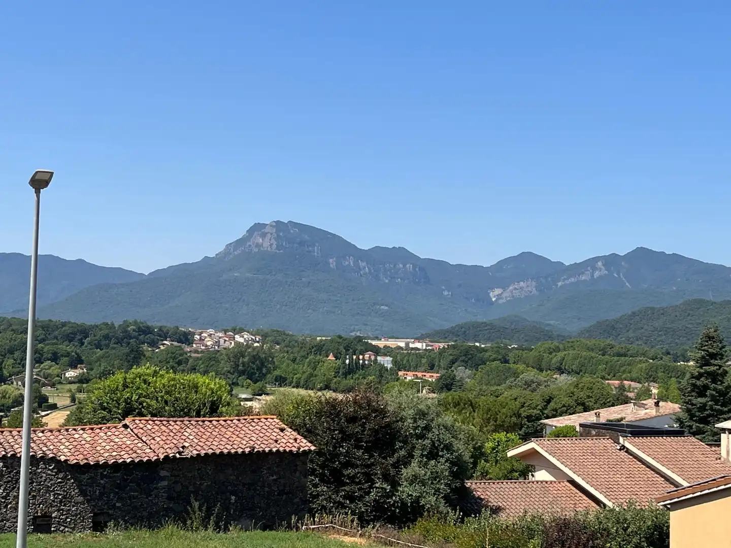 Vista exterior de Casa o chalet en venta en Olot con Aire acondicionado, Calefacción y Jardín privado