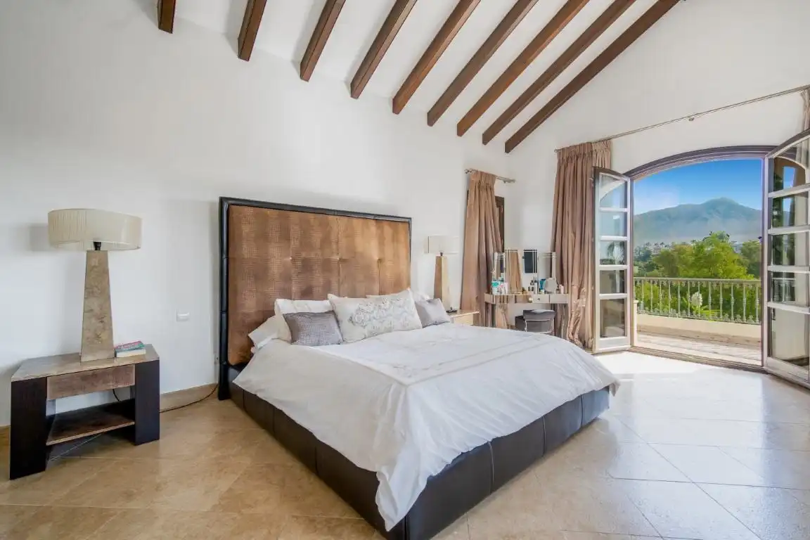 Chalet con piscina en venta en La Quinta, imagen 13