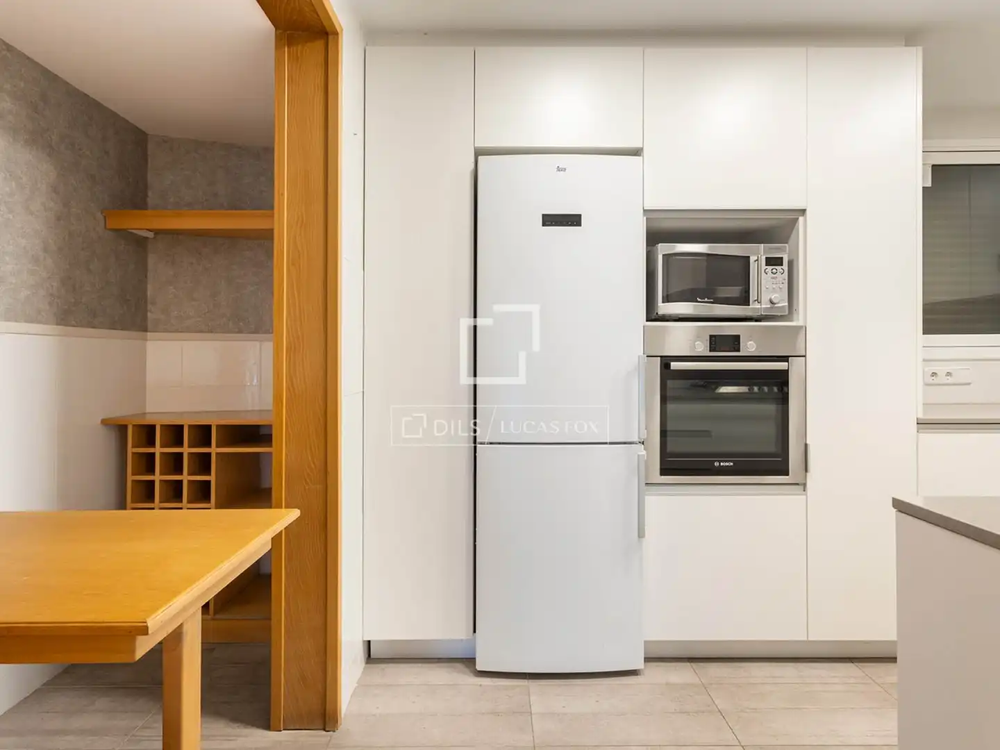 Küche von Wohnung zum Verkauf in Barcelona mit Klimaanlage und Heizung