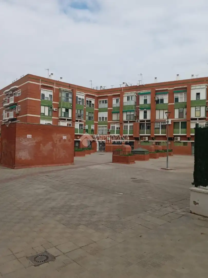 Vista exterior de Pis en venda en Sevilla amb Aire condicionat