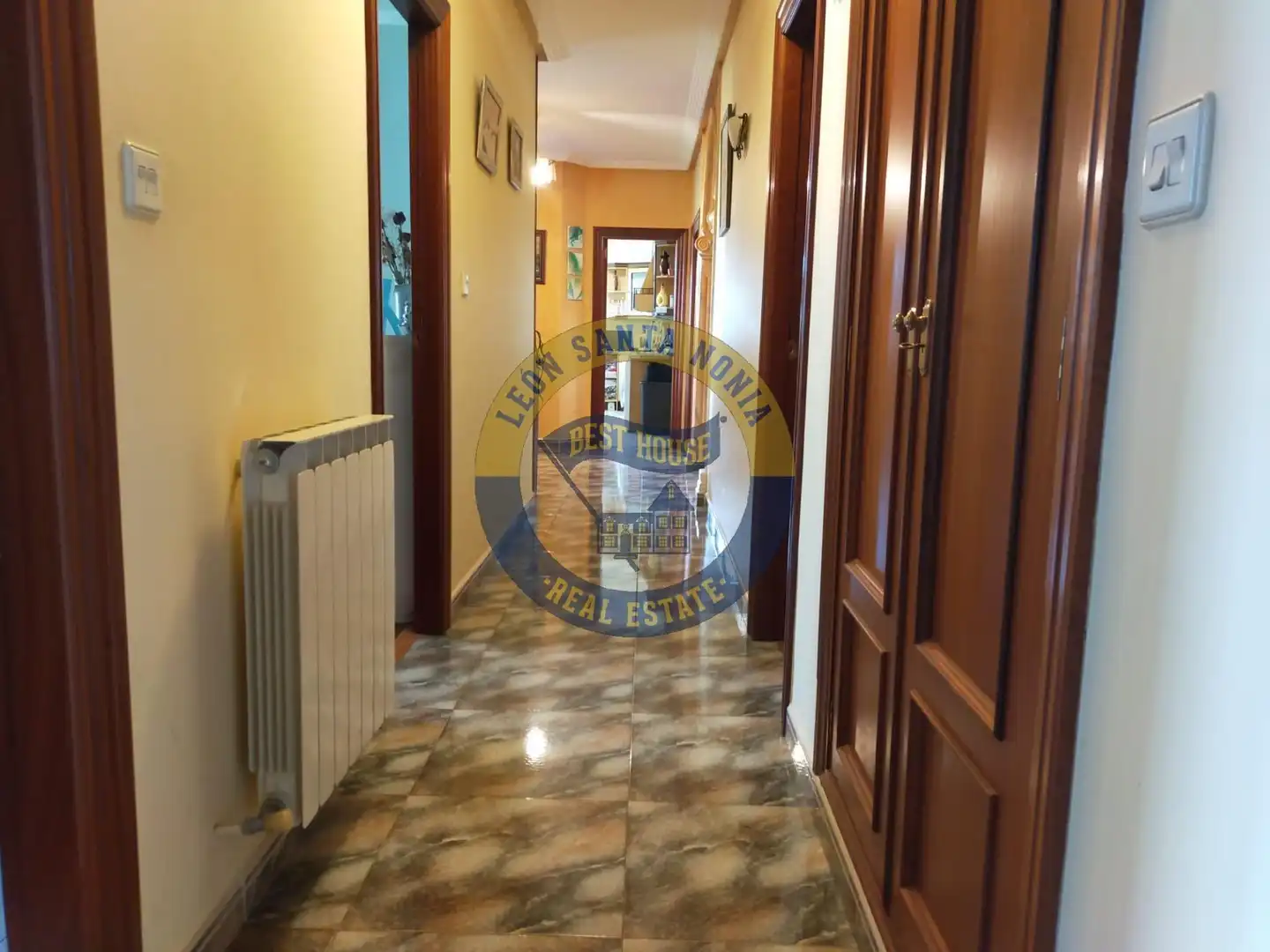 Casa o xalet en venda en León Capital  amb Calefacció
