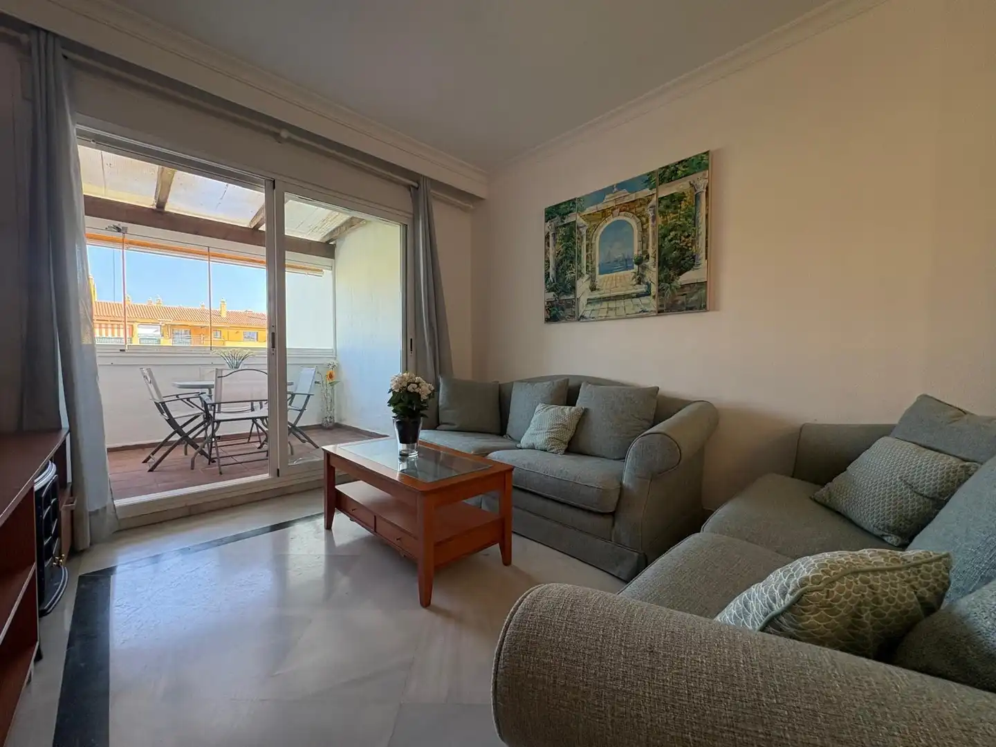 Sala d'estar de Àtic en venda en Marbella amb Aire condicionat, Calefacció i Jardí privat