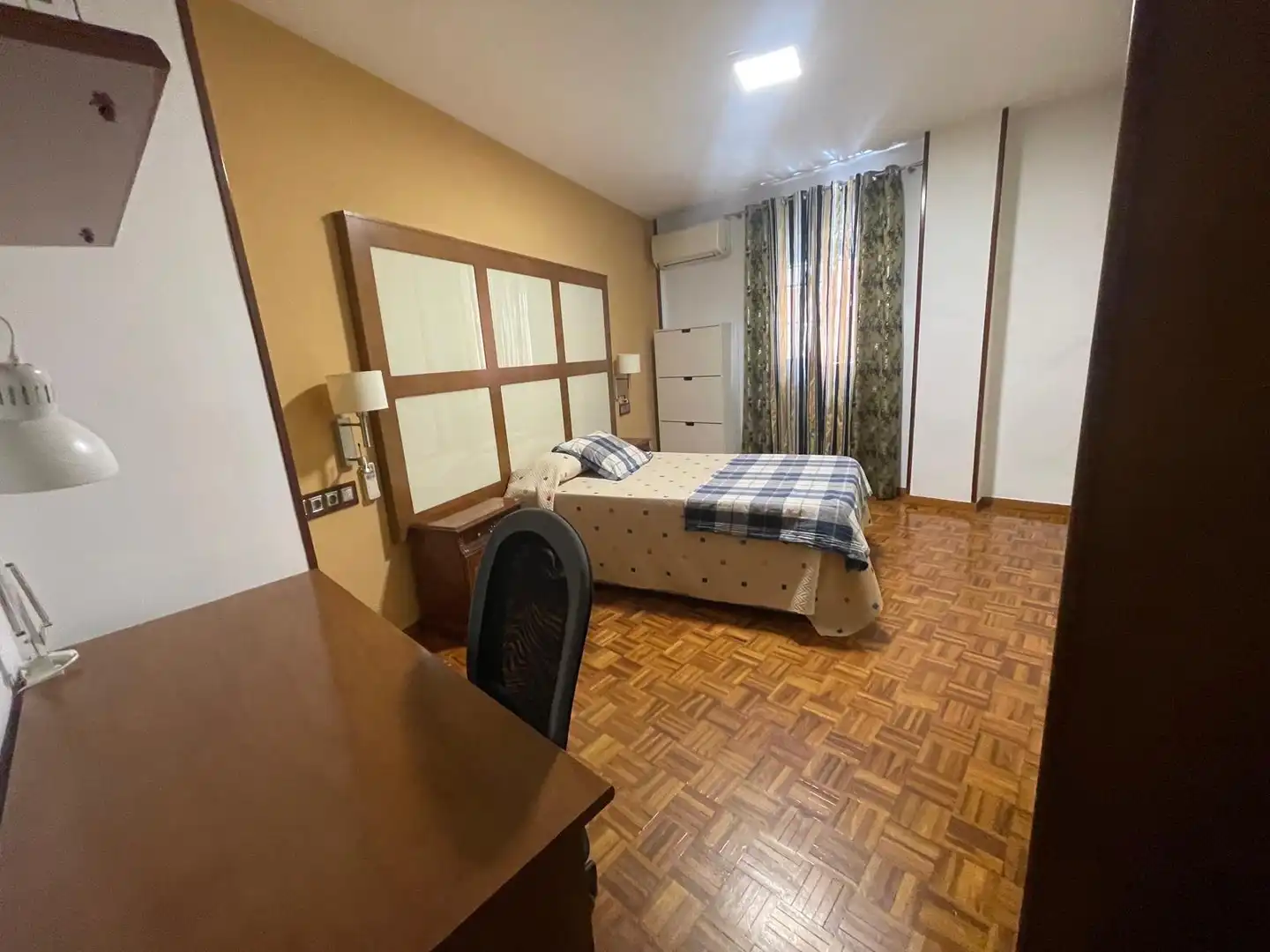 Habitación de Piso de alquiler en Granada con Aire acondicionado, Calefacción y Amueblado