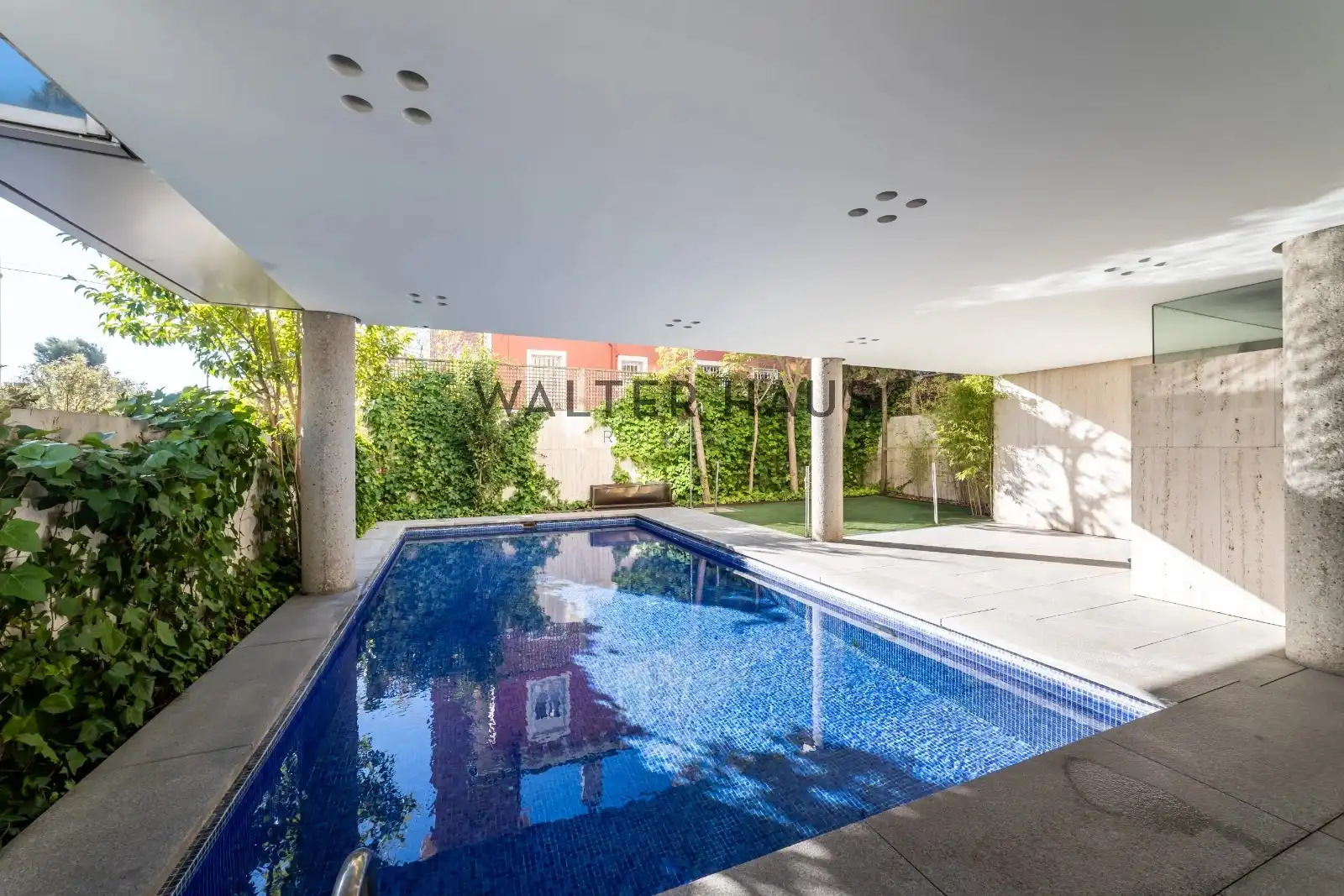 Piscina de Piso en venta en Madrid con Aire acondicionado, Calefacción y Jardín privado