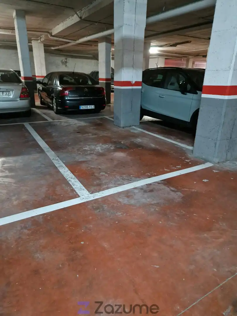 Aparcament de Pis de lloguer en L'Hospitalet de Llobregat amb Aire condicionat, Calefacció i Terrassa