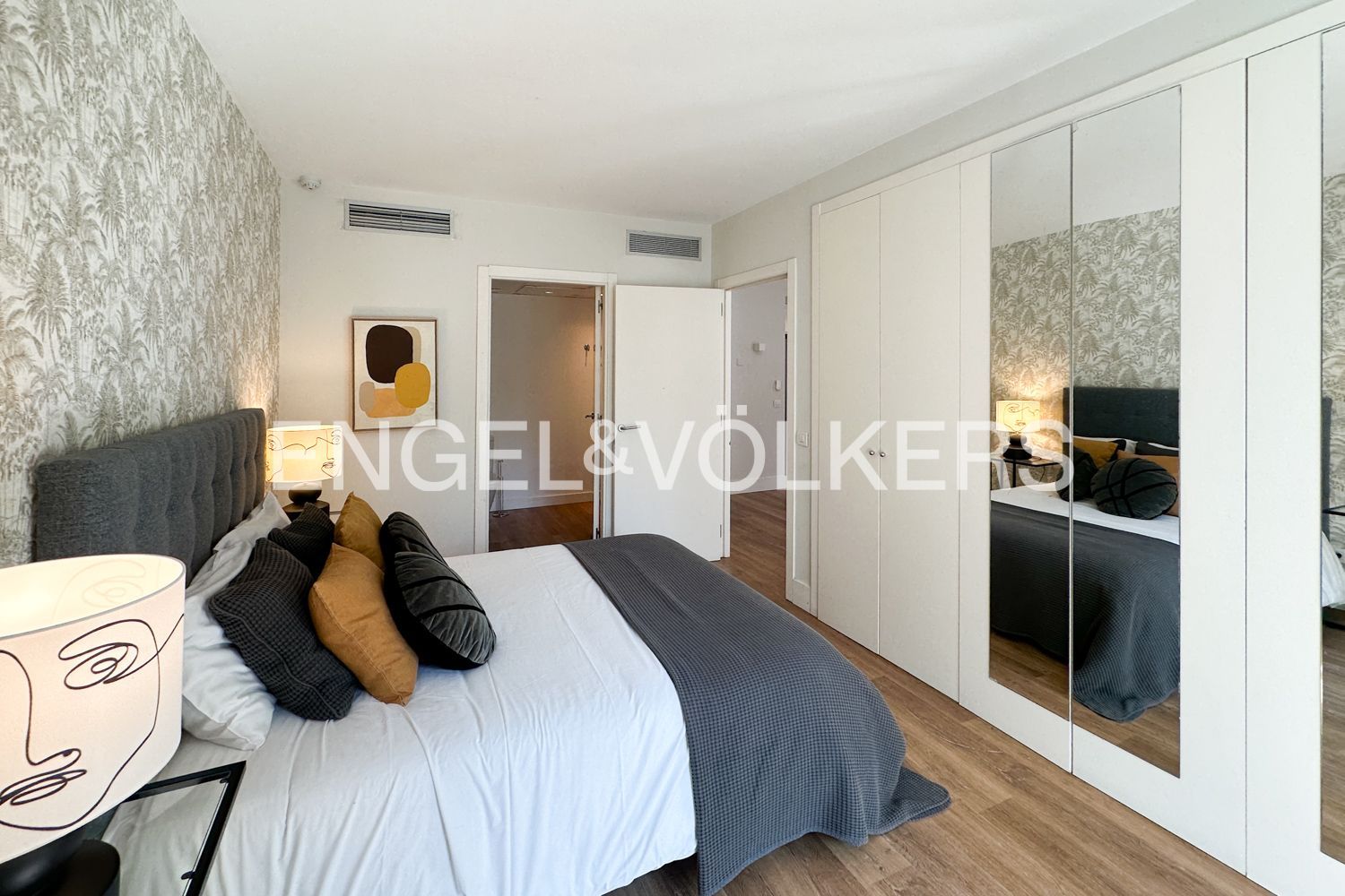 Dormitori de Pis de lloguer en  Valencia Capital amb Aire condicionat, Calefacció i Jardí privat