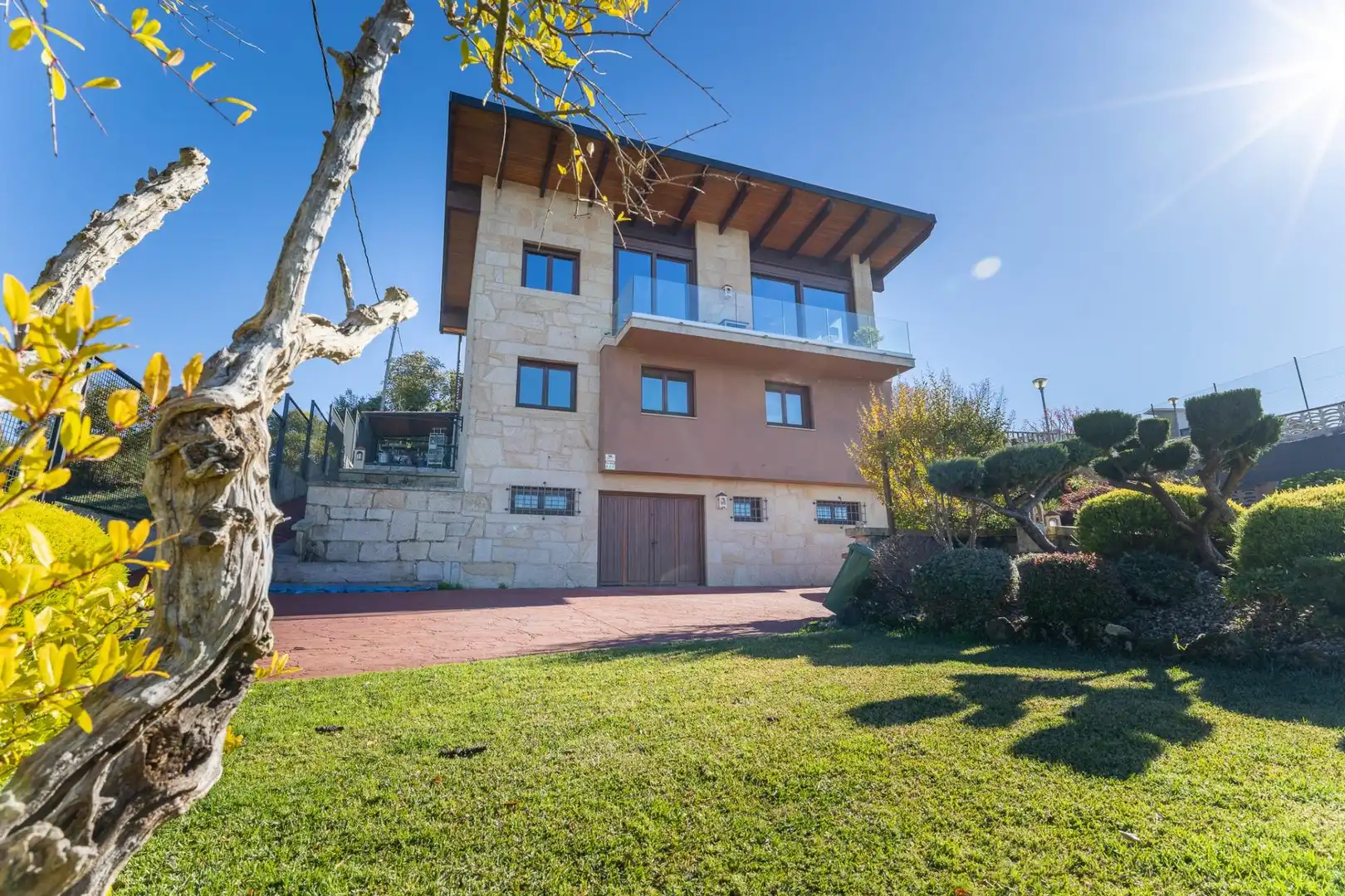 Vista exterior de Casa o chalet en venta en A Cañiza   con Calefacción, Jardín privado y Terraza